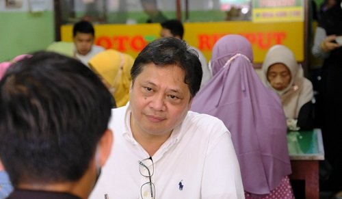 Menko Airlangga Nikmati Kuliner Tradisional Sembari Pastikan Kebijakan Pemberdayaan UMKM