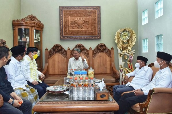 Airlangga Hartarto Sowan ke Ponpes Bumi Shalawat KH Ali Masyhuri