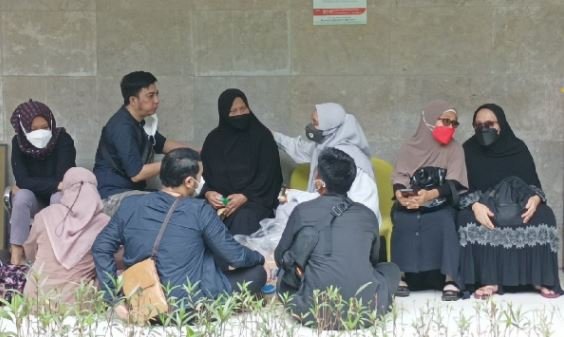 Keluarga Sepakat Memakamkan Dorce sebagai Laki-laki