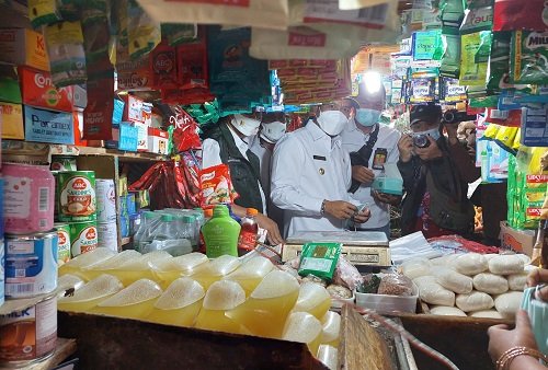 Pemkab Bandung Gelar OP Minyak Goreng di Pasar Ciwidey