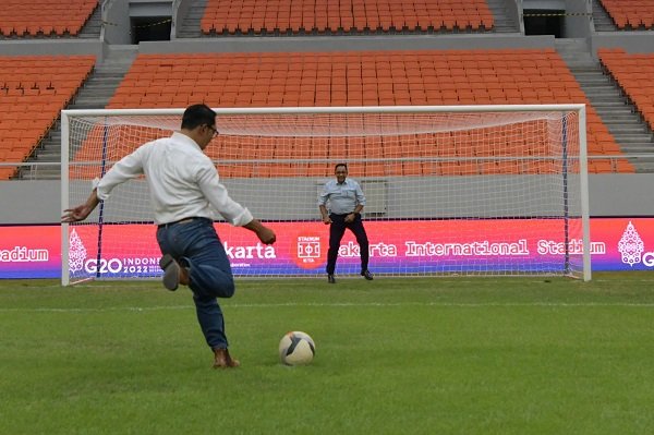 Momen Ridwan Kamil-Anies Baswedan Duel Adu Penalti di JIS
