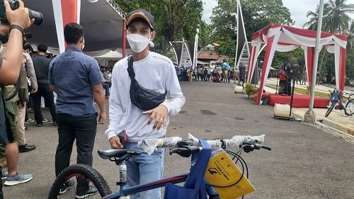 Sebut 5 Nama Mantan Pacar, Pemuda Ini Dapat Biaya Nikah dari Ridwan Kamil