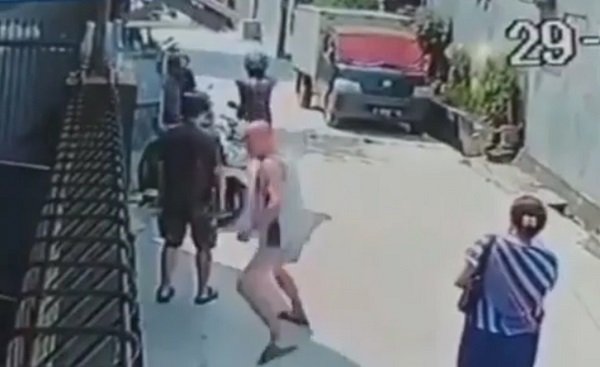 Viral Aksi Pencuri Todongkan Benda Diduga Senpi ke Warga di TKI Margahayu, Polisi Buru Pelaku