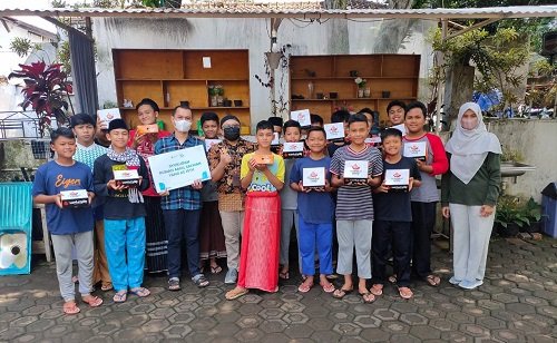 Rayakan Hari Jadi, Rumah Amal Salurkan Paket Makanan ke 15 Panti di Bandung Raya