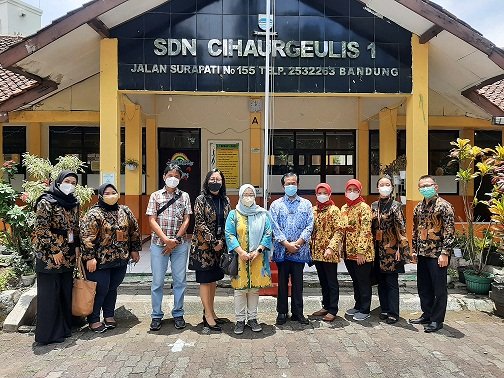 YTB Salurkan Donasi Kepada SDN 132 Cihaurgeulis Kota Bandung
