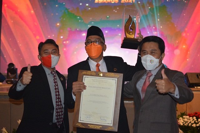 Gus Ahad Raih ‘Best Of The Best’ Badan Kehormatan Award 2021