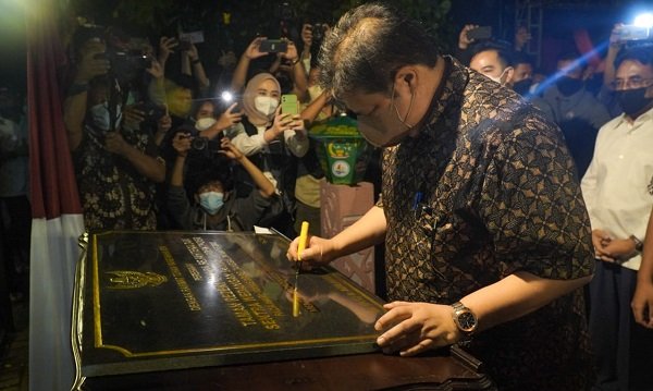 Airlangga Hartarto Resmikan Sentra Kuliner Wedangan di Solo