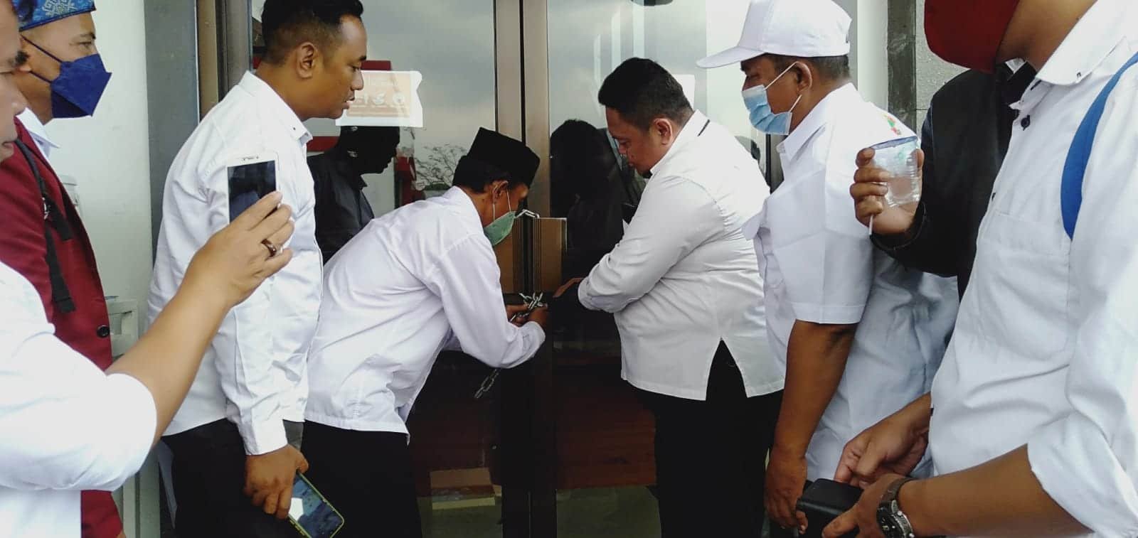 Akibat Dualisme, Kantor Dekopinwil Jabar Terkunci Rapat