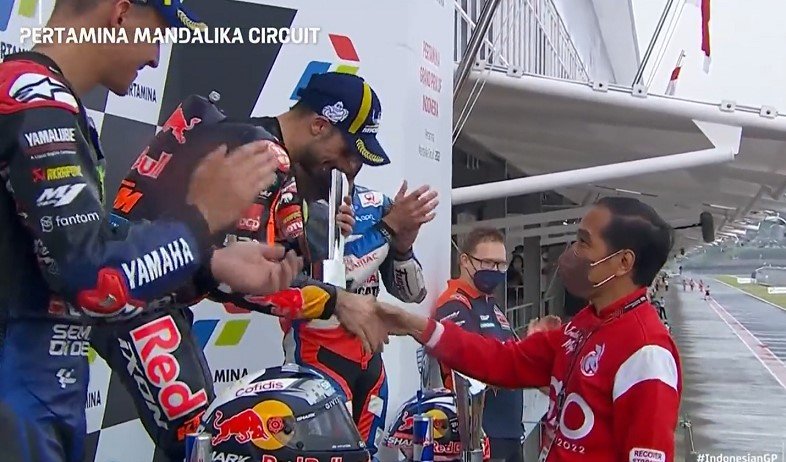 Juara MotoGP Mandalika, Miguel Oliveira Dedikasikan untuk Putrinya dan Sebut Nama Risman, Pegawai Hotel di Lombok