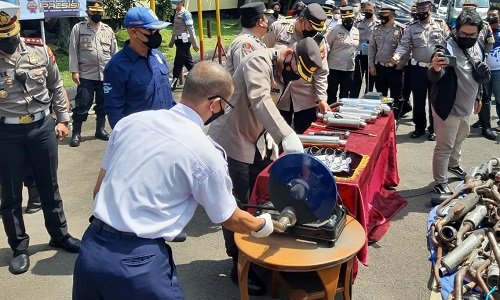 Polrestabes Bandung Musnahkan Ribuan Knalpot Bising