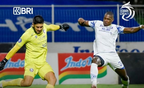 2 Gol Bruno Cantanhede Bawa Kemenangan Persib atas Arema FC
