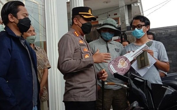 Polresta Bandung Antarkan Langsung Motor Hasil Ungkap Kasus Curanmor ke Pemiliknya