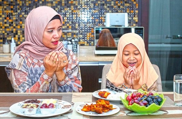 Niat Puasa Ramadhan Beserta Artinya dan Bacaan Arab-Latin
