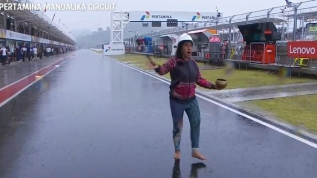 Media Asing Sebut Mbak Rara Pawang Hujan Penyelamat MotoGP