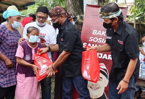 Relawan Kenalkan Sosok Ganjar Pranowo ke Warga hingga Ponpes di Jabar
