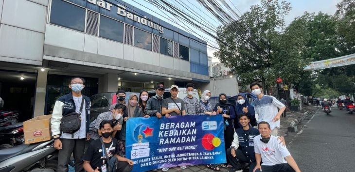 Semarak Ramadhan, Radar Bandung Bersama Sajiwa Foundation dan Interaksi Foundation Bagi-bagi Takjil