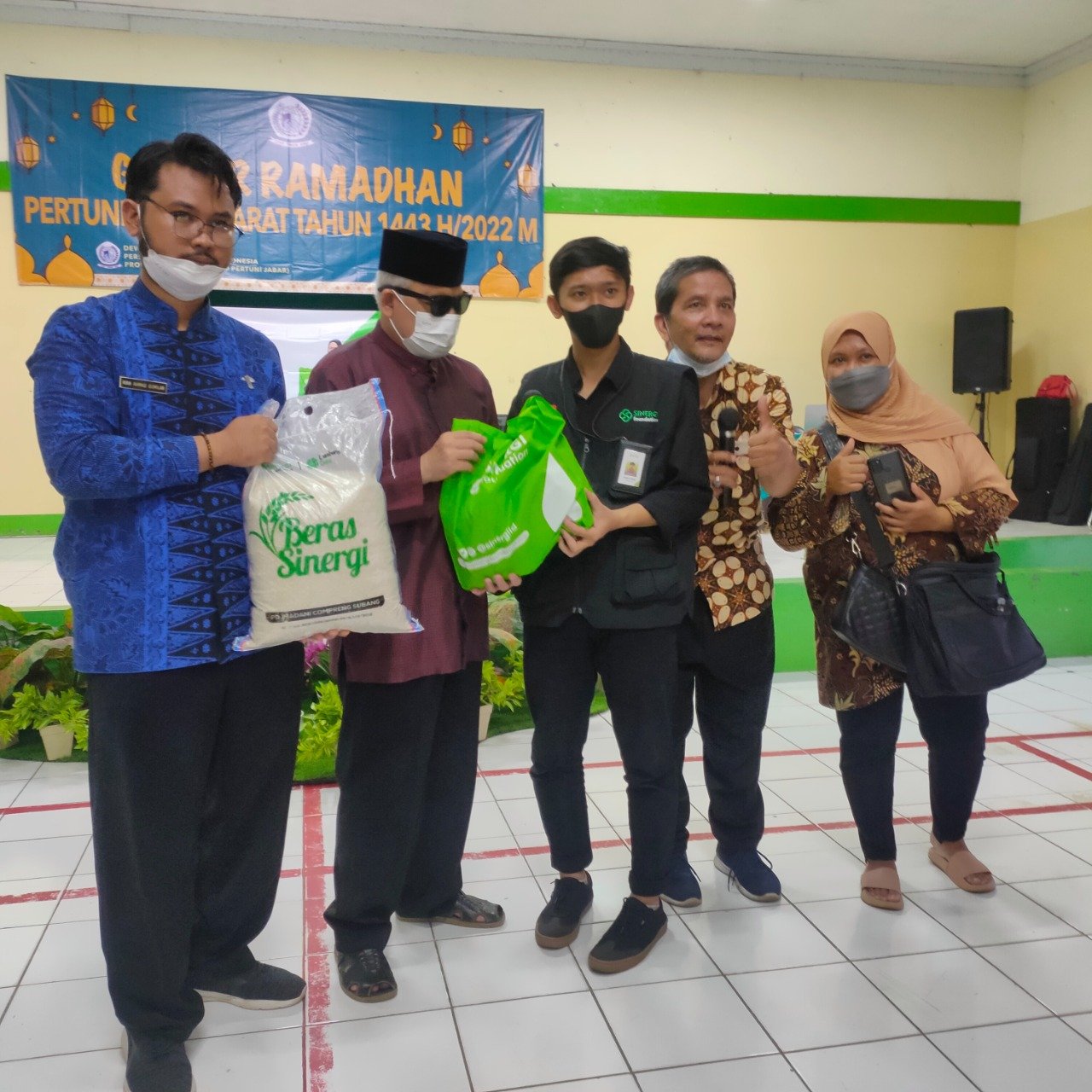 Peduli Disabilitas di Bulan Ramadhan, Sinergi Foundation Salurkan Paket Sembako