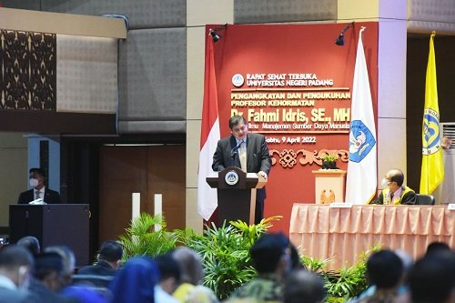 Menyapa Kota Padang, Menko Airlangga Hadiri Pengukuhan Profesor Kehormatan