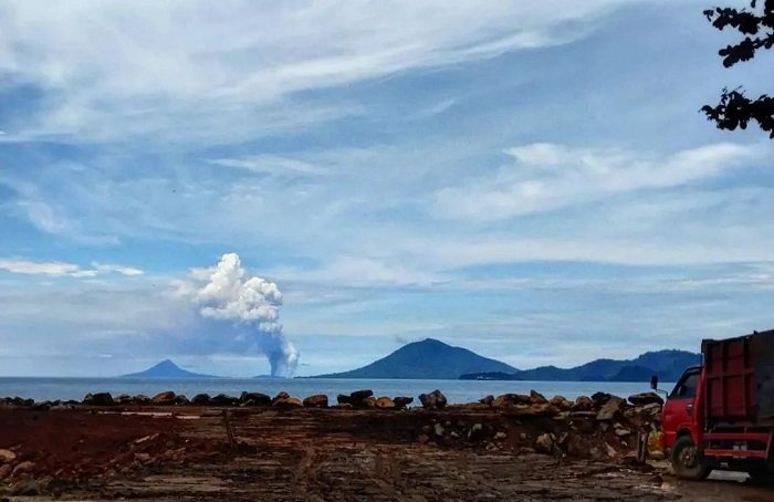 Gunung Anak Krakatau Berstatus Siaga, BMKG Ingatkan Potensi Tsunami di Malam Hari