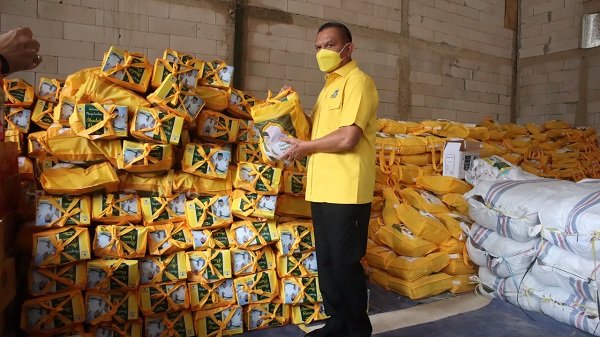 Rayakan Hari Kemenangan, Partai Golkar Bagikan Bingkisan Lebaran