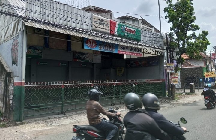 Pemudik Dorong Motor 10 KM Cari Bengkel di Cimahi
