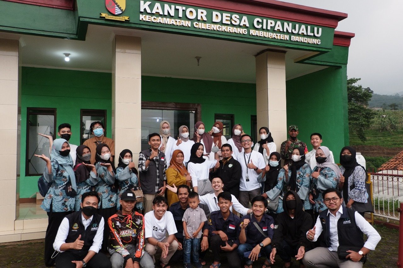 PLABS.id Berikan Protein Tingkatkan Gizi Masyarakat Desa Cipanjalu Kabupaten Bandung