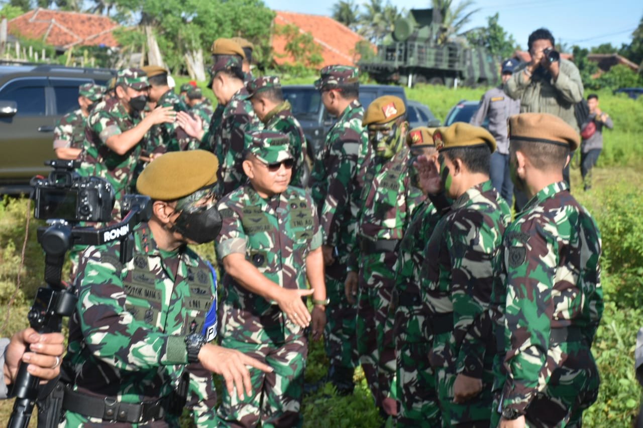 KSAD Jenderal TNI Dudung Abdurachman Tinjau Langsung Latihan Tempur Satuan Armed di Sukabumi