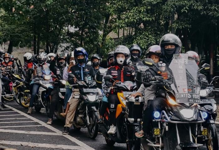Ajak Komunitas Motor KOMBO, Salah Satu Kolaborator Soctravo dalam Acara Bandung Sisi Sini