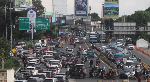 Wisatawan Asal Jakarta Meninggal di Jalur Puncak, Diduga Kelelahan