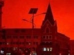 Langit di China Berwarna Merah Menyala