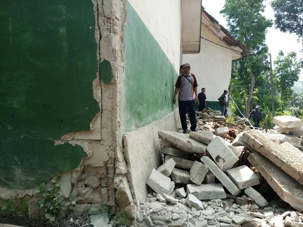 Bangunan SDN Sinar Saluyu KBB Rusak, Guru Patungan Rp1 Juta, Ini Respons Disdik
