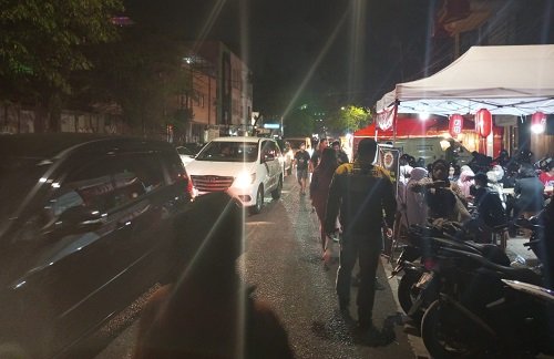 Lebaran 2022, Pemudik Serbu Pusat Kuliner Malam di Bandung
