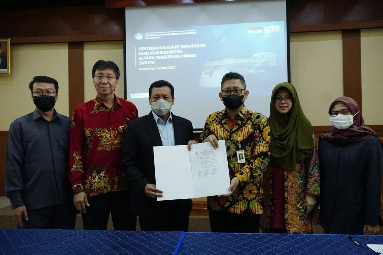 Penyerahan SK Merger POLTEKPOS dan STIMLOG Menjadi Universitas Logistik & Bisnis Internasional