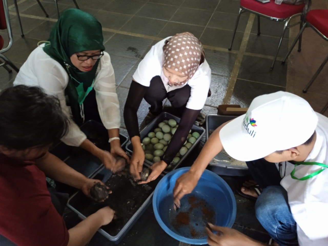 PLN Salurkan Bantuan Pelatihan Produksi Telor Asin melalui PLN Peduli