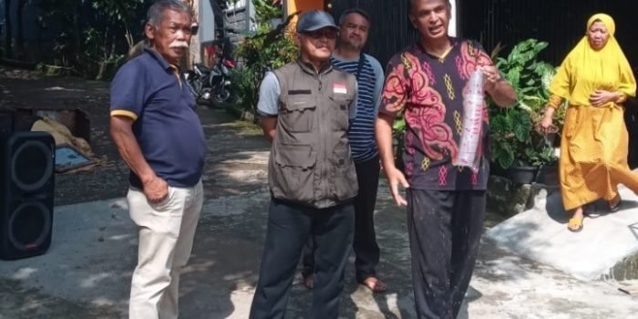 Warga RT 02 dan RT 03 di RW 13 Griya Jagabaya Kompak Ngecor Jalan