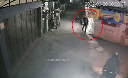 Viral, Begal Beraksi Bawa Senjata Tajam di Jatayu Bandung
