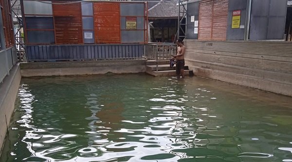 Nikmati Sensasi Beli BBM Sambil Berendam di Kolam Air Panas