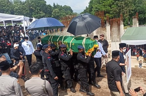 Jenazah Eril Tiba di Lokasi Pemakaman di Cimaung