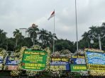 suasana gedung pakuan jelang kedatangan jenazah eril karangan bunga