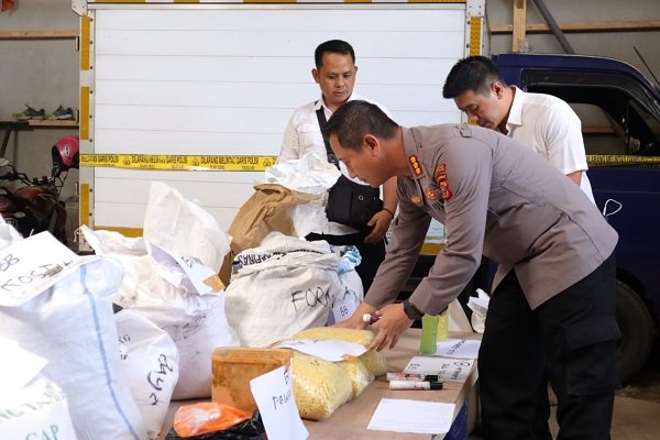 Polisi Gerebek Pabrik Mie Berformalin di Margaasih, Sehari Produksi Hingga 2 Ton