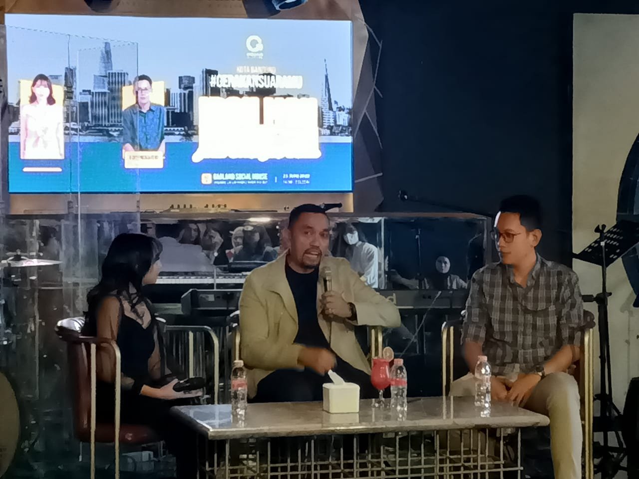 Ahmad Sahroni Ajak Milenial Bandung Aktif Soal Politik