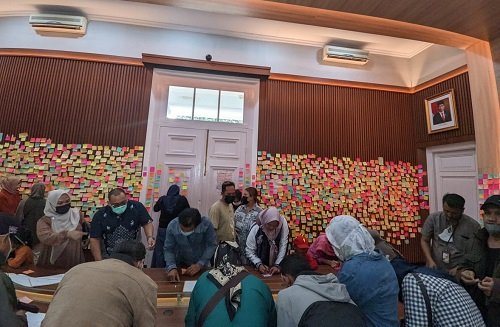 Jelang Kedatangan Jenazah Eril, Gedung Pakuan Ramai Didatangi Warga