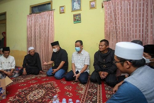Yana Mulyana Takziah ke Rumah Bobotoh yang Wafat, Keluarga: Asep Menabung untuk Beli Tiket Nonton Persib