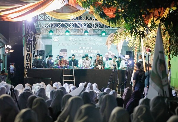 Inginkan Kepemimpinan Berintegritas dan Membawa Perubahan, Ribuan Santri & Ulama Dukung Ganjar Presiden 2024