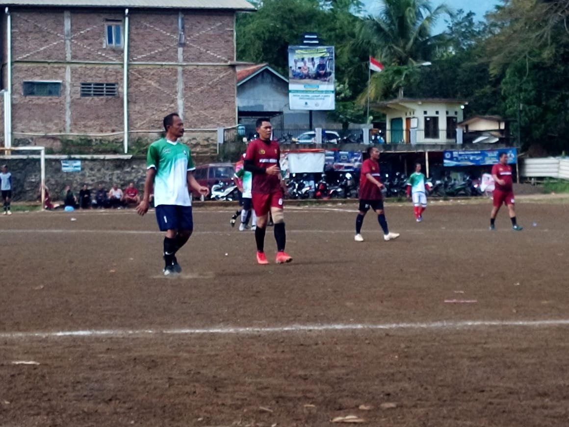 Polsek IBun FC Kalahkan Abpednas FC dalam Laga Persahabatan