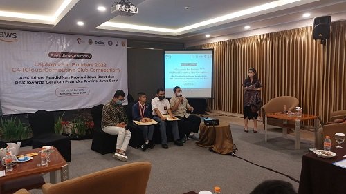 Ratusan Anak Berkebutuhan Khusus Mendapat Pelatihan Teknologi dari AWS