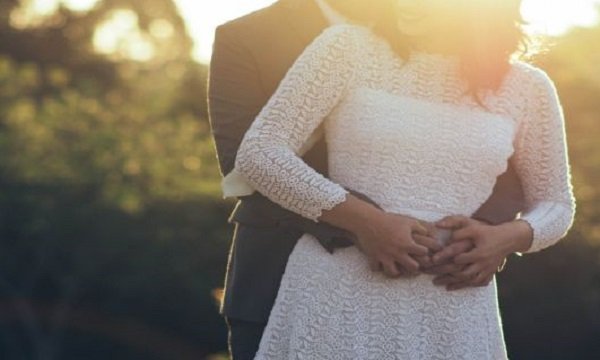 Istri Menolak Ajakan Variasi Gaya Bercinta Suami, Termasuk Pembangkangan? Ini Hukumnya