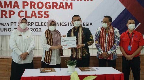 Program Sharp Class Bantu Perkenalkan Atmosfer Kerja Profesional ke Siswa SMK