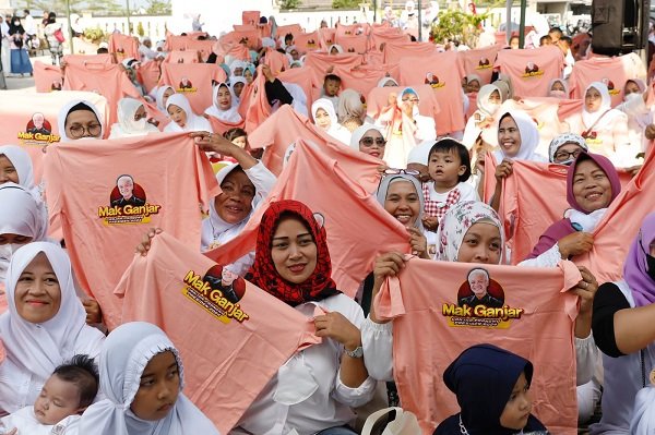 Ratusan Emak-emak Gabung Jadi Relawan Mak Ganjar Jawa Barat