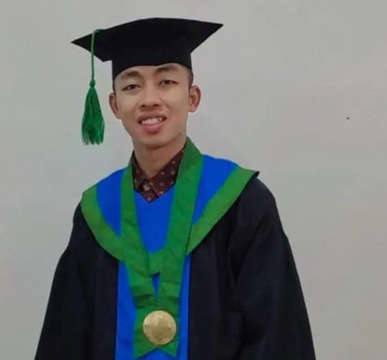 Pernah Jadi Satpam Unisba, Tukang Sablon Hingga Tinggal di Masjid, Faisal Lulus Jadi Sarjana